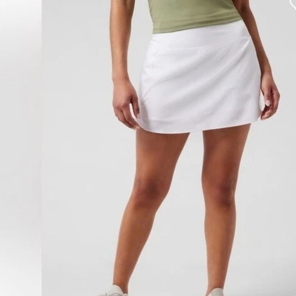 Athleta Run With It 15" Skort, Size Medium, White